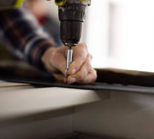 Fixation d'un plan de travail